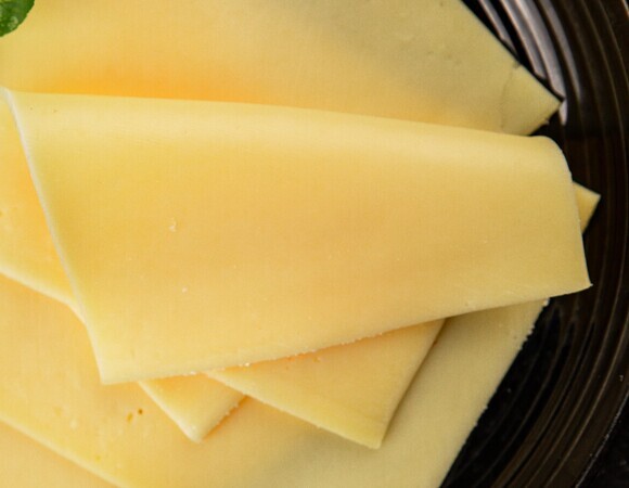 Сыр помог "затормозить" деменцию, показало 25-летнее исследование: но есть нюанс