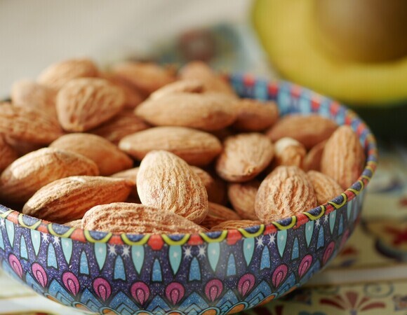 Исследователи выяснили, какой продукт может уменьшить акне на 22%