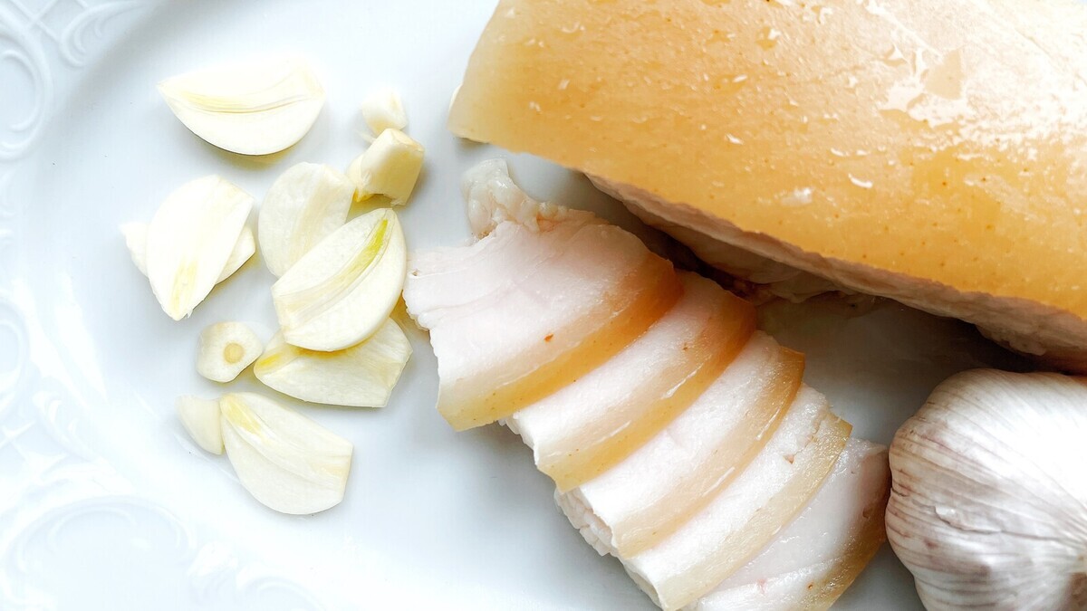 Вместо чая с лимоном: стало известно, как превратить сало в средство для поддержки иммунитета