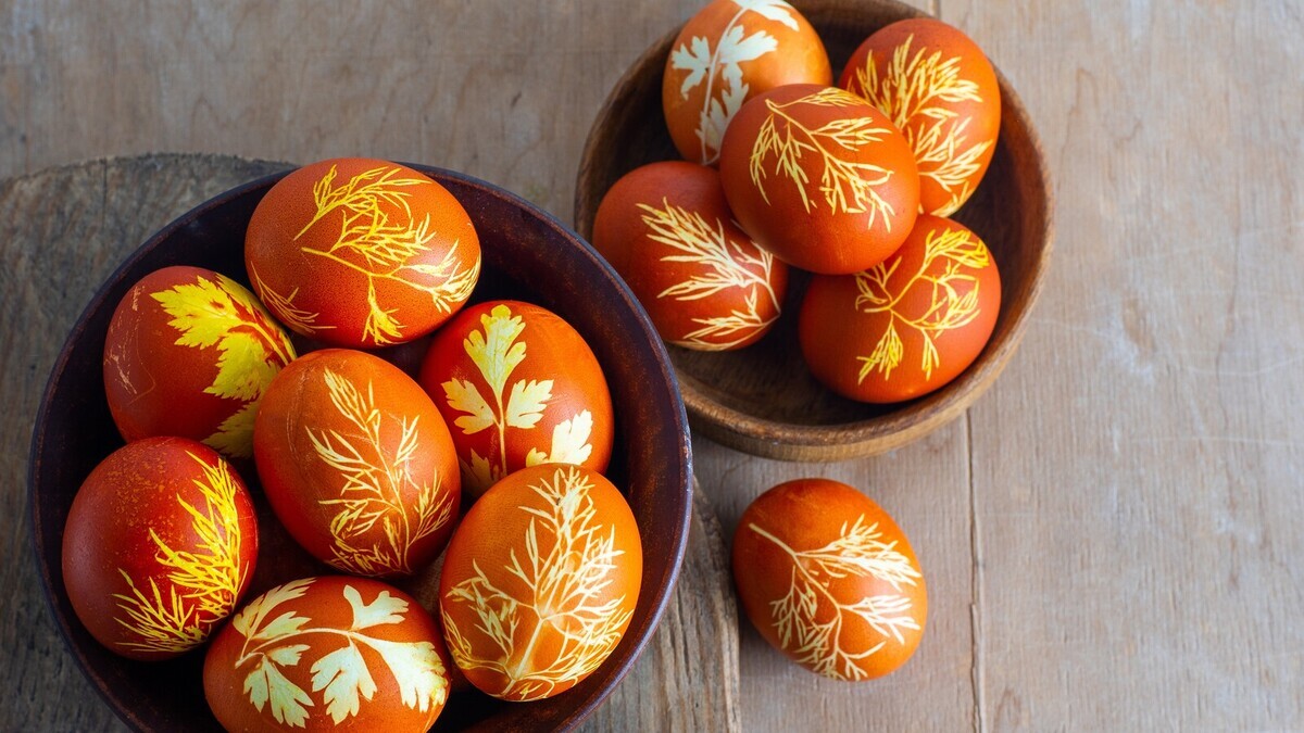 Как покрасить яйца без химии? Вспомнила бабушкин способ с "капронками", оказалось — снова тренд 