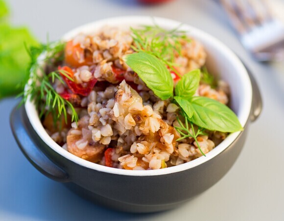 Шеф-повар Кудряшов посоветовал 3 рецепта гречки с удивительными добавками: "Это магия вкуса"