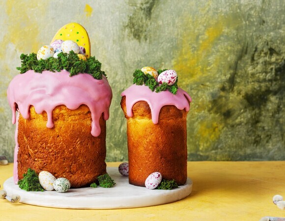 Розовая, голубая и даже блестящая! Чем подкрасить глазурь для кулича — варианты собрал шеф Кудряшов 