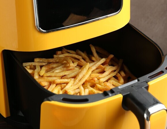 За 10 минут добилась по-настоящему хрустящей картошки в аэрогриле — надо было верно "подготовить" ее