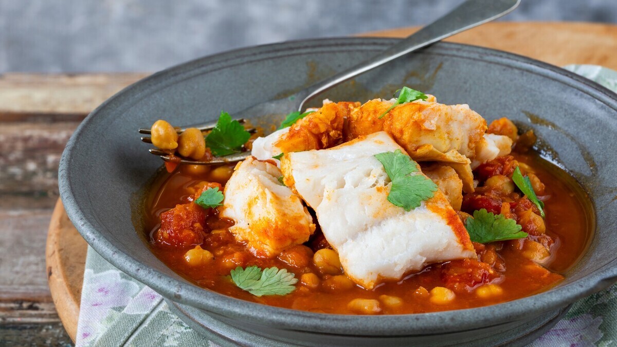 Рыбное рагу за 30 минут к Благовещению: делаю как шеф Хосе Андрес — готовлю основу из одной банки 