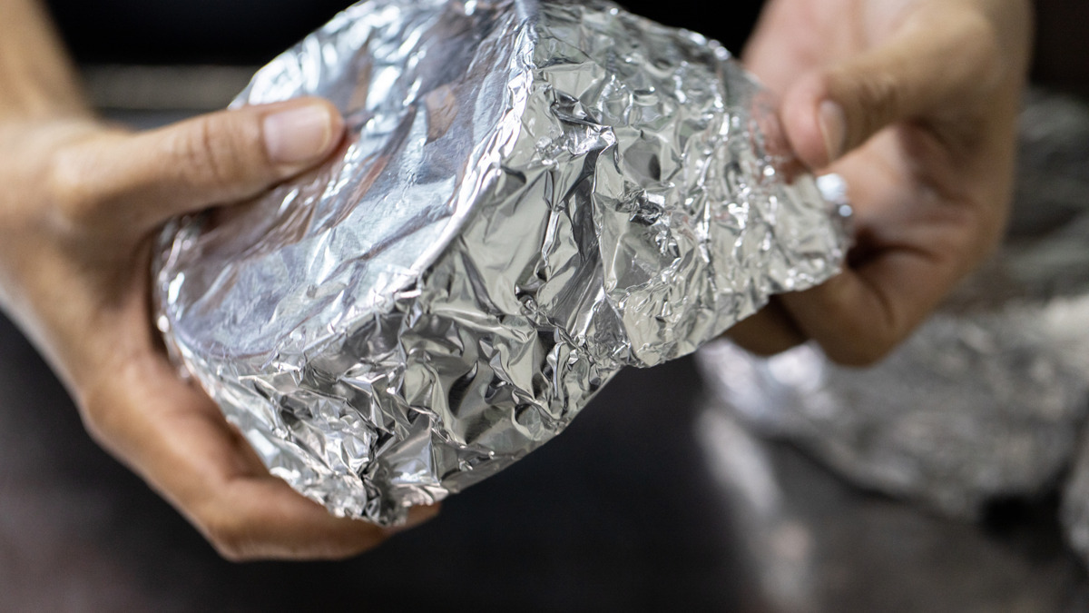 Боялась помещать фольгу в аэрогриле, а зря! Узнала, как ее безопасно использовать, чтобы не сломать прибор