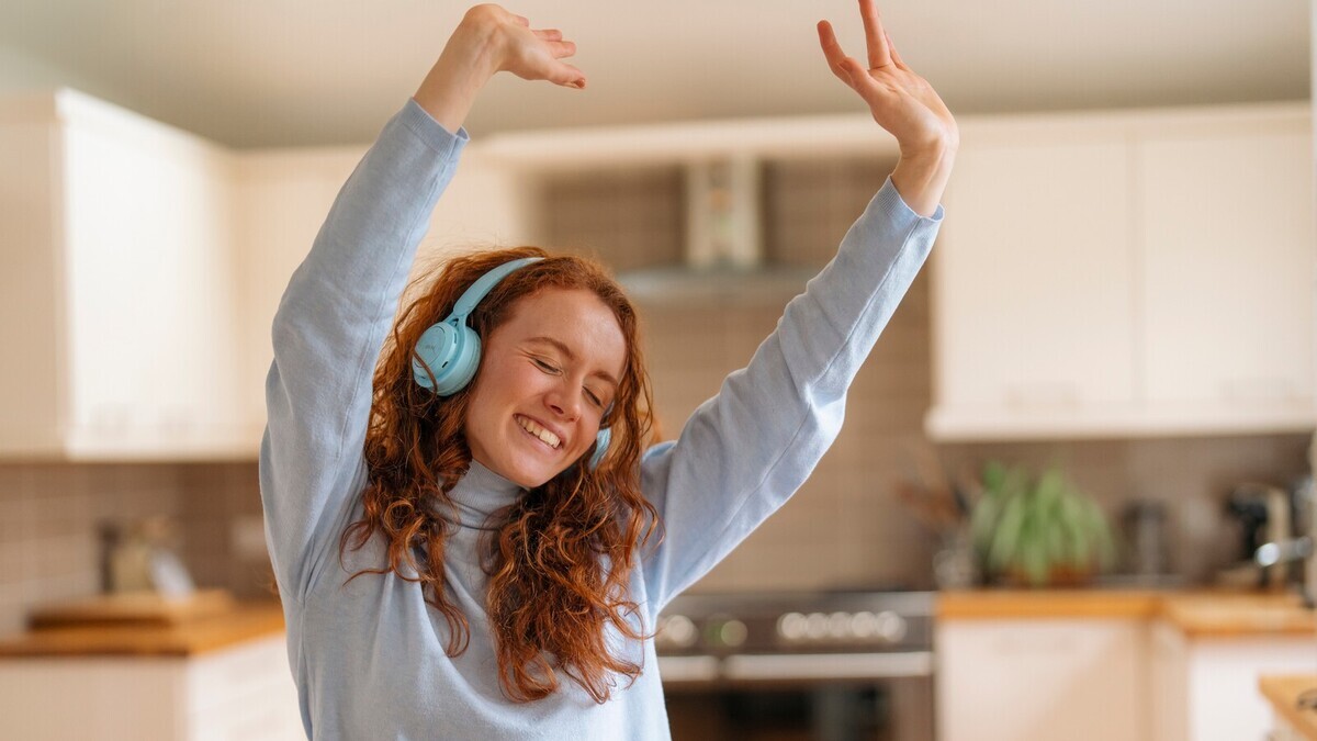 Минус 100 ккал разом: тренер предложила небанальный способ худеть во время приготовления еды