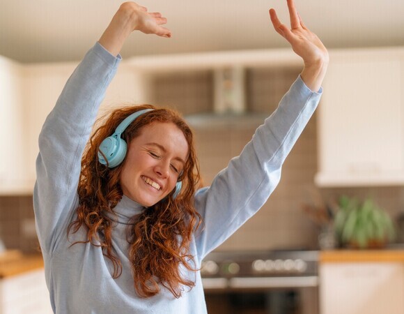 Минус 100 ккал разом: тренер предложила небанальный способ худеть во время приготовления еды