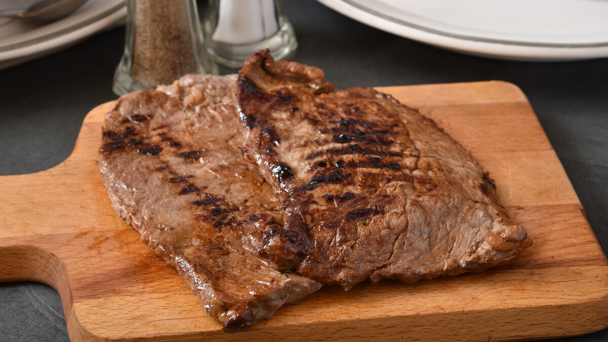 Как сделать кусковое мясо сочнее без маринада — кулинарам понравится лайфхак с фаршем Как сделать кусковое мясо сочнее без маринада — кулинарам понравится лайфхак с фаршем