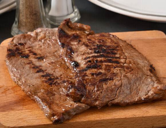 Как сделать кусковое мясо сочнее без маринада — кулинарам понравится лайфхак с фаршем 