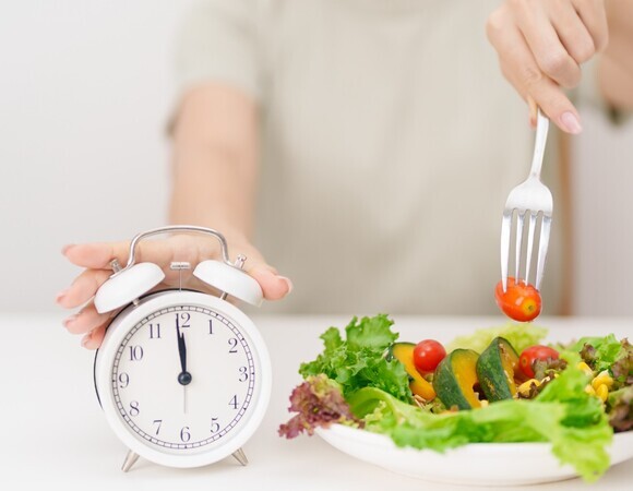 Интервальное голодание 16/8: польза и вред — научные данные 2026 года