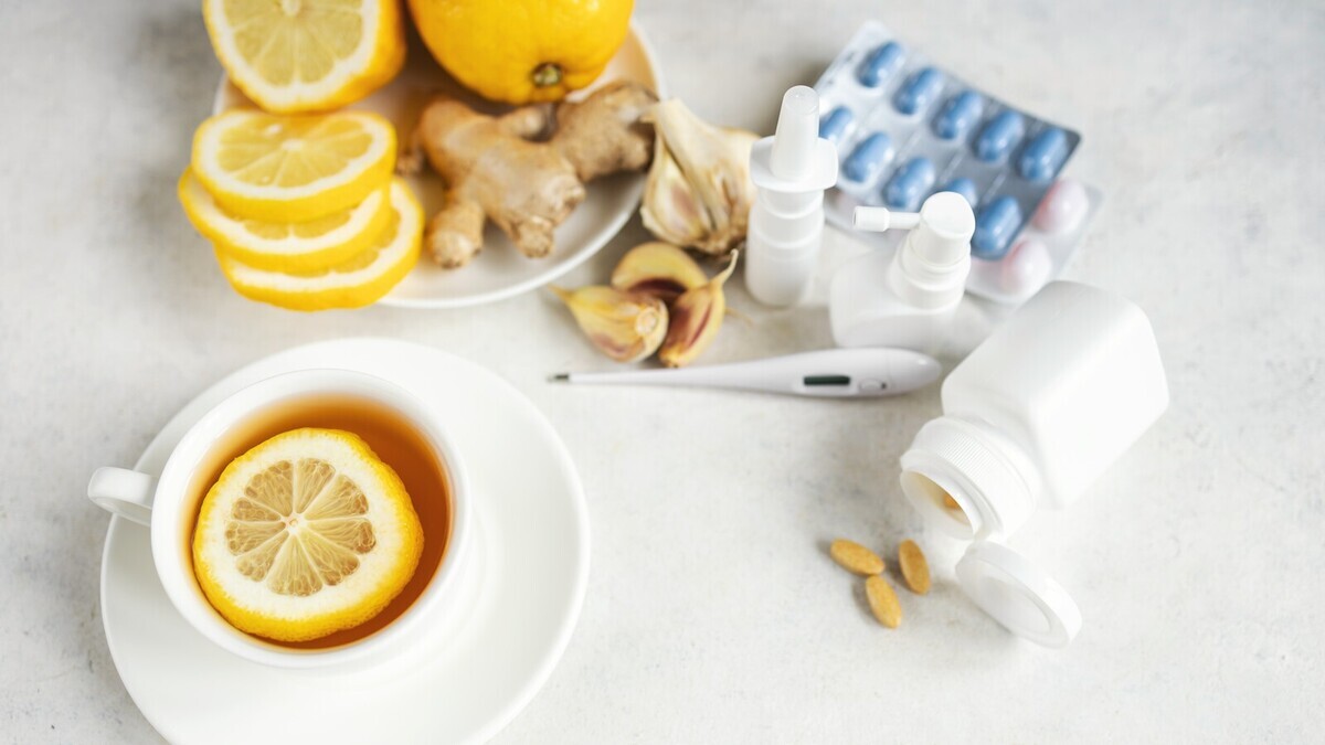 Лимон и малина не лечат: врач объяснила, что действительно помогает в первые часы простуды