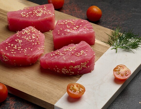 Можно ли готовить рыбу в томатном соусе или надо строго в сливочном? Нашли ответ в рецепте соуса