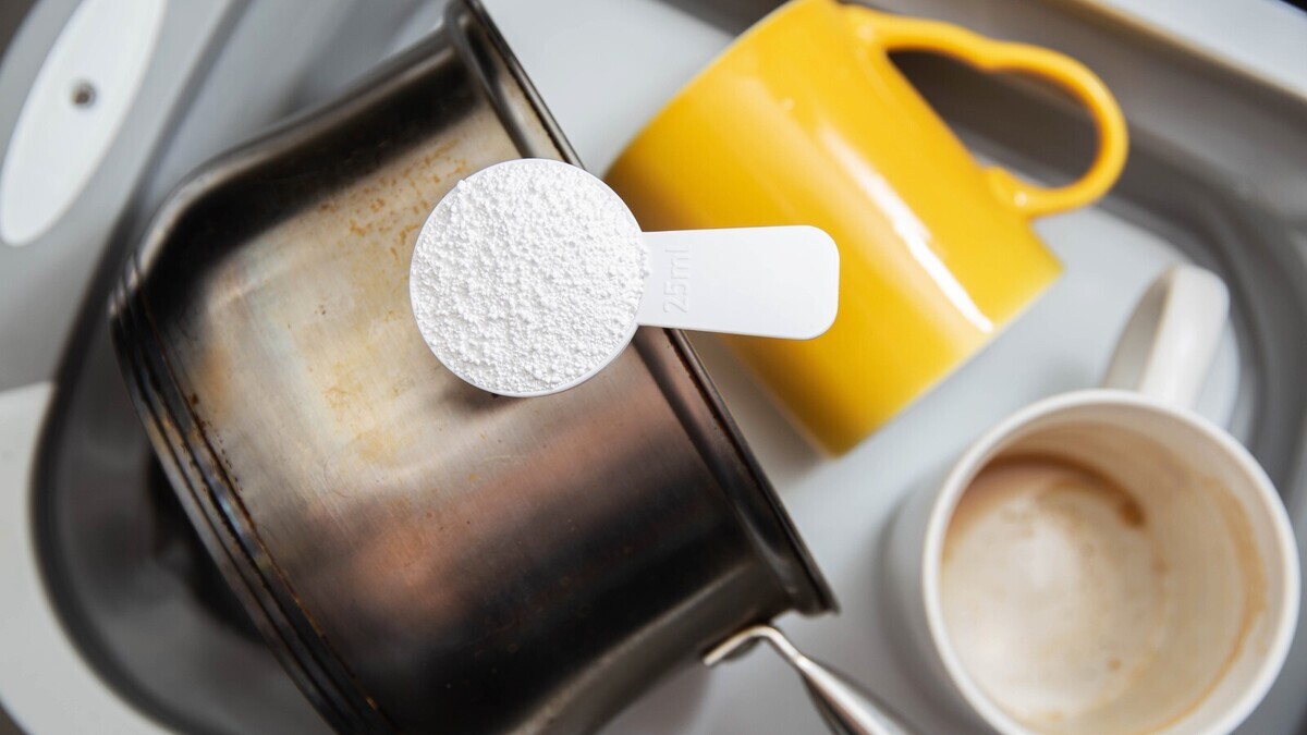 Эксперт по уборке Савчук сказала, безопасно ли мыть посуду кислородным порошком 