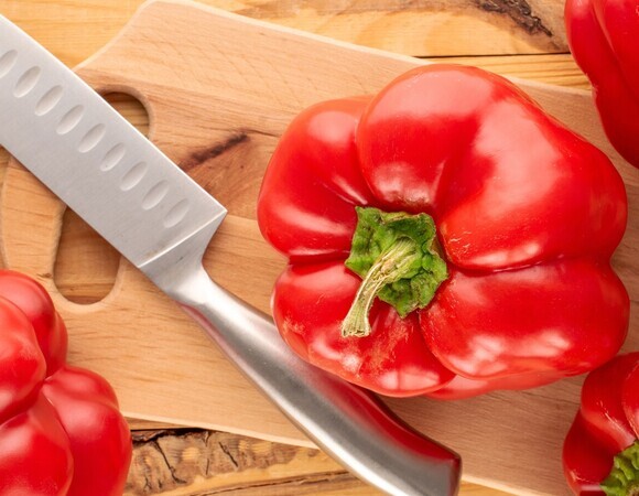 Никаких тарелок: кулинары показали способ подачи салата, после которого не придется мыть посуду 