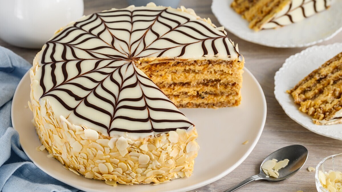 Почему коржи для "Эстерхази" твердые? Кондитеры указали на главные ошибки — и предложили решения