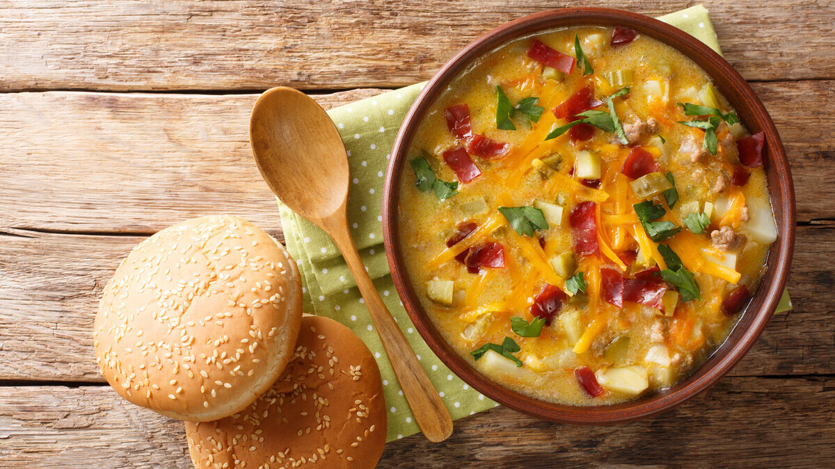 Варю суп "Чизбургер" вместо того, чтобы заказывать фастфуд: вот как соединить те же ингредиенты в одной кастрюле