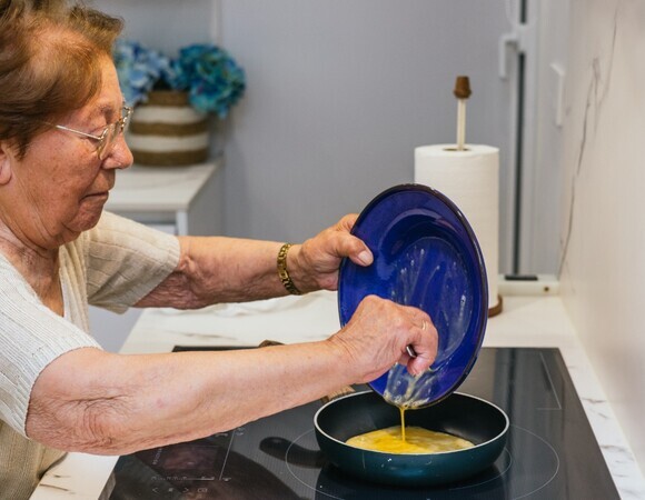 Честный тест: сколько часов в неделю вы проводите у плиты? Калькулятор усталости