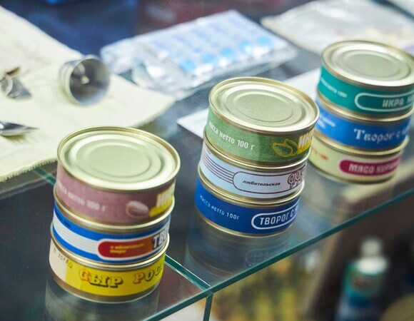 Повар космонавтов раскрыл главный принцип питания на орбите: "В скафандр не влезешь"