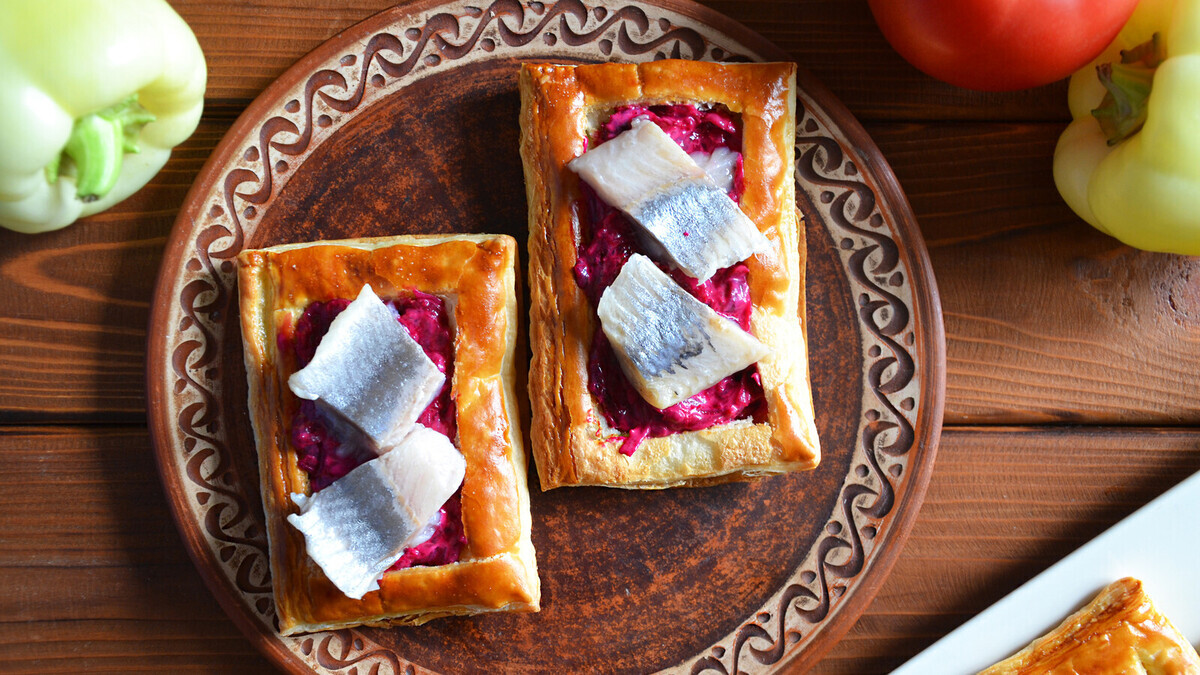 Никогда не думала, что есть выпечка с селедкой — ингредиенты те же, что в "шубе", но вкус — круче