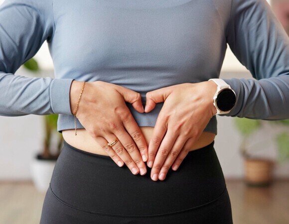 Переели на праздниках? 3 дыхательных упражнения, которые вернут живот в норму без таблеток