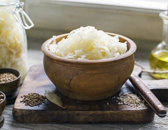 Зачем в квашеную капусту добавлять хрен? Заготовку по рецепту из тетрадки съедают быстрее, чем она успевает подойти 