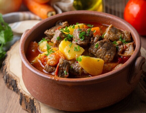 Густой или жидкий, как суп? Разобрались, каким должен быть настоящий гуляш 