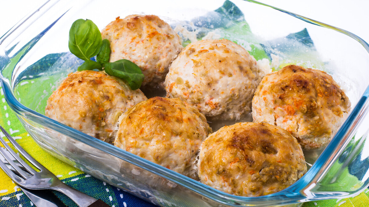 Куриные котлеты больше не пересыхают и не разваливаются ни в духовке, ни на сковороде: добавляю в фарш один овощ Куриные котлеты больше не пересыхают и не разваливаются ни в духовке, ни на сковороде: добавляю в фарш один овощ