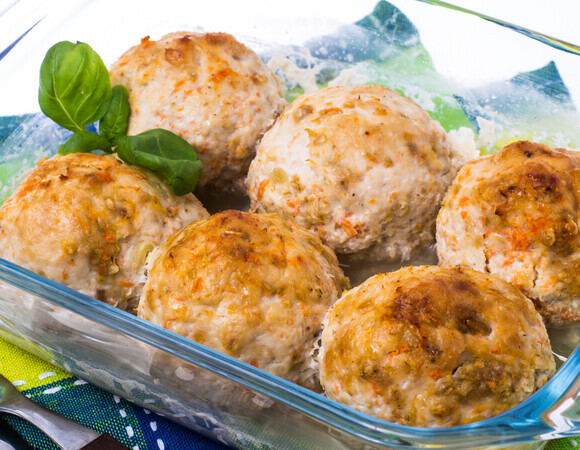 Куриные котлеты больше не пересыхают и не разваливаются ни в духовке, ни на сковороде: добавляю в фарш один овощ