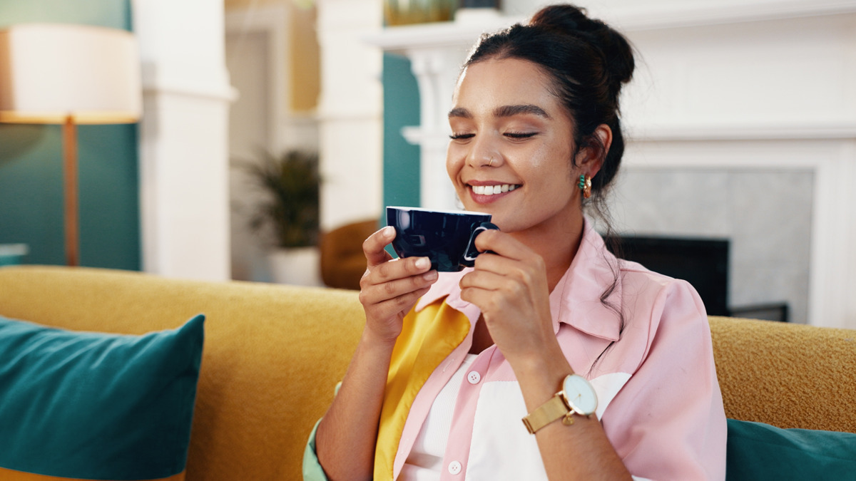 Пью горячий какао в обеденный перерыв, чтобы компенсировать весь вред от сидячей работы: вот почему и вам стоит попробовать