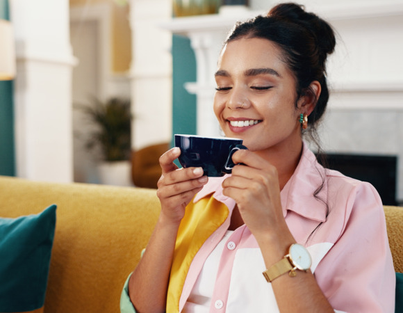 Пью горячий какао в обеденный перерыв, чтобы компенсировать весь вред от сидячей работы: вот почему и вам стоит попробовать