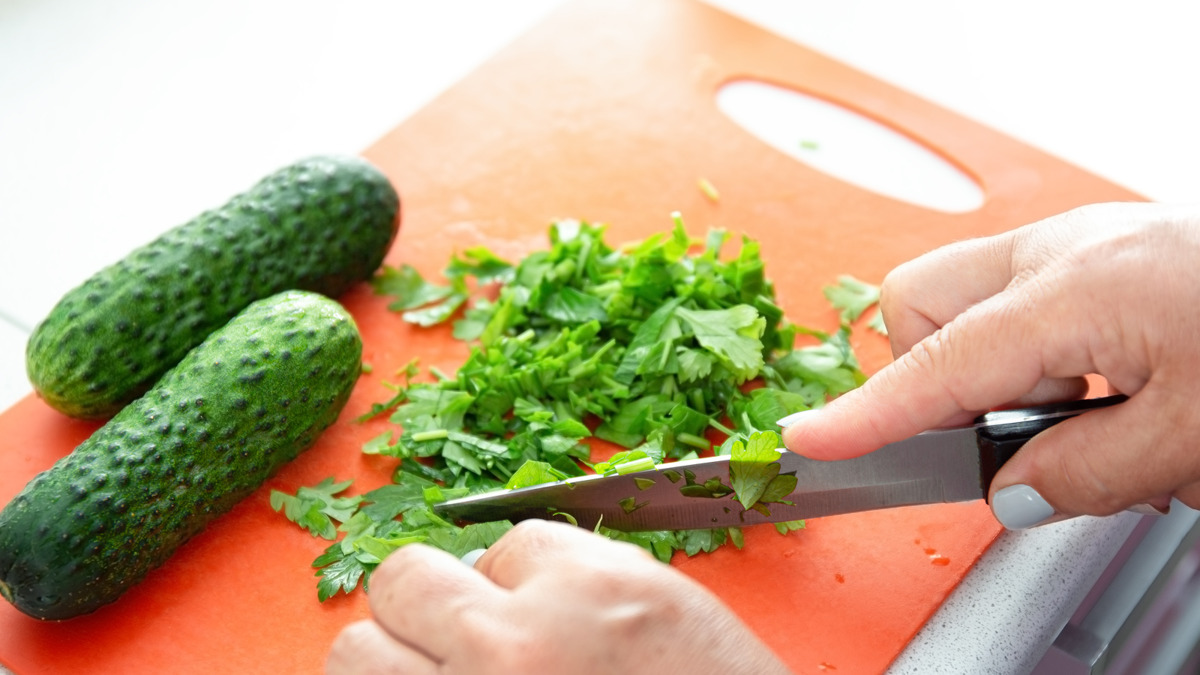 Я разобралась, стоит ли доверять пластиковым разделочным доскам — правда без прикрас