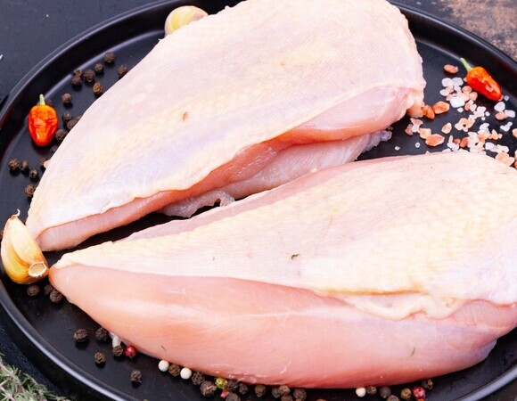 Никаких 40 минут: почему куриная грудка получается "резиновой" – 5 секретов от матерого шеф-повара Ларичева