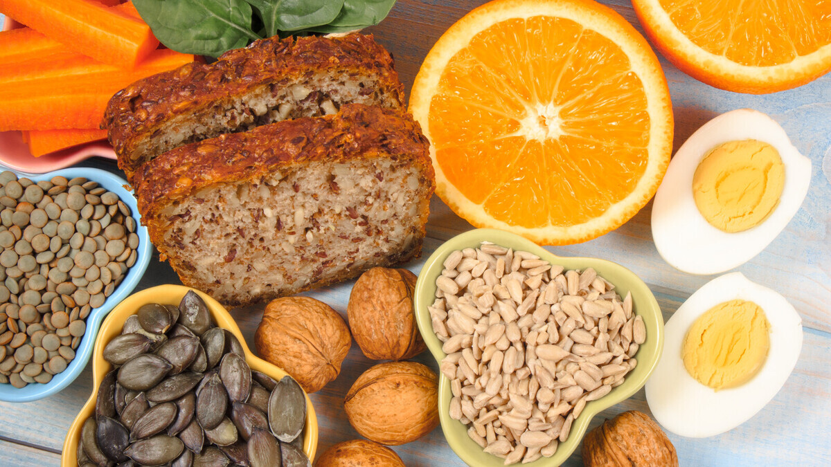 Ученые назвали 3 витамина против инсульта: разобралась, из каких продуктов их получить 