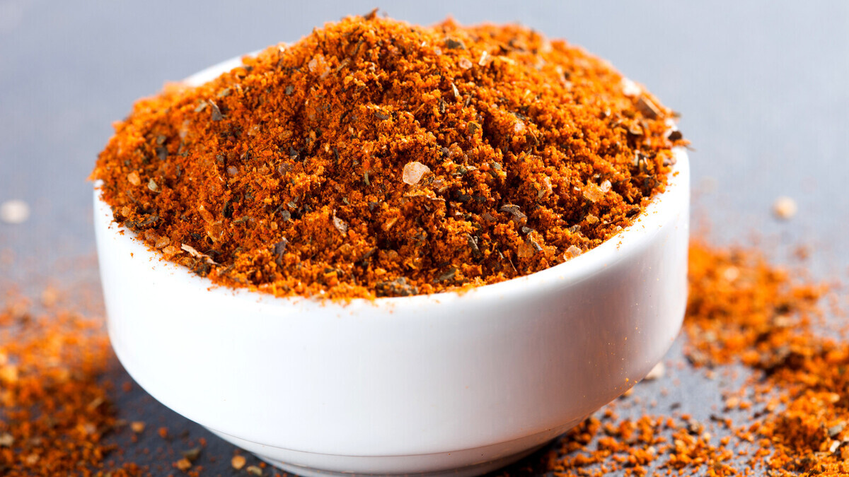 Универсальная приправа для курицы сойдет вместо маринада: смешала один раз — готовлю месяц