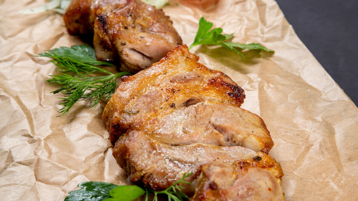 Шашлык без соусов: кулинары нашли уникальный способ приготовить сочное мясо на мангале 