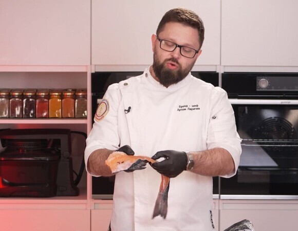 Это подделка: шеф-повар Ларичев рассказал, как отличить "подкрашенную" рыбу от свежей