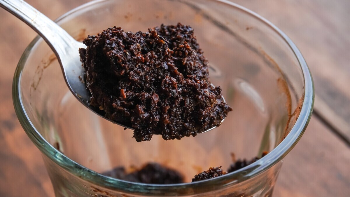 Кофейная гуща и сода: найден способ убрать запахи и отмыть кухню до блеска без химии