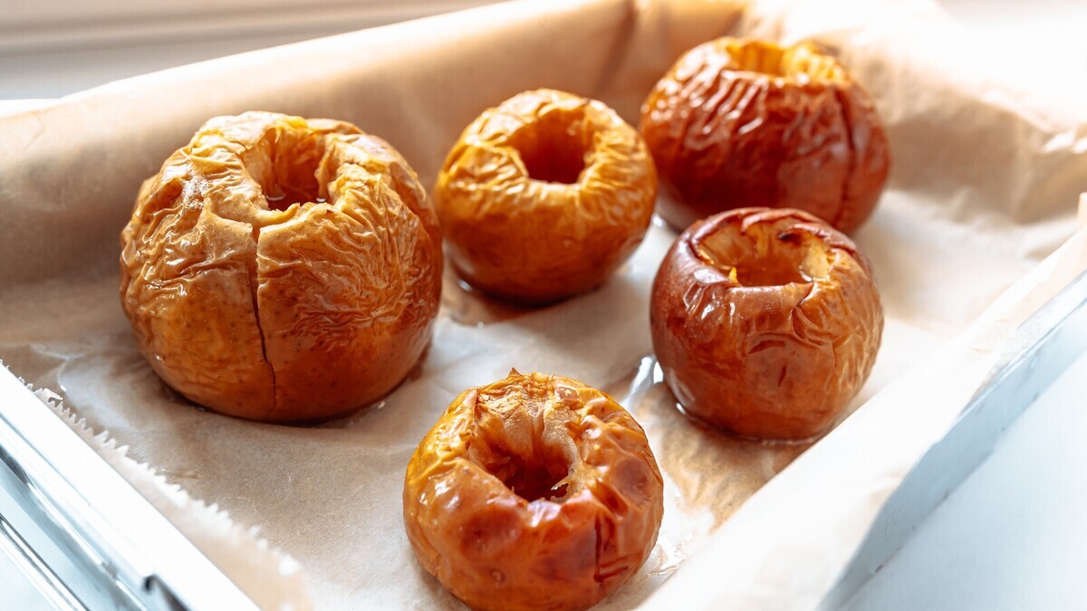 Перед сном рекомендовано съедать одно яблоко — вот зачем, по словам диетолога 