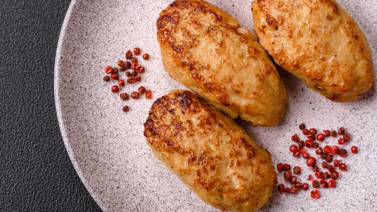 Почему рыбные котлеты разваливаются: эксперт РОСБИОТЕХа указал на 5 ошибок, которые портят блюдо