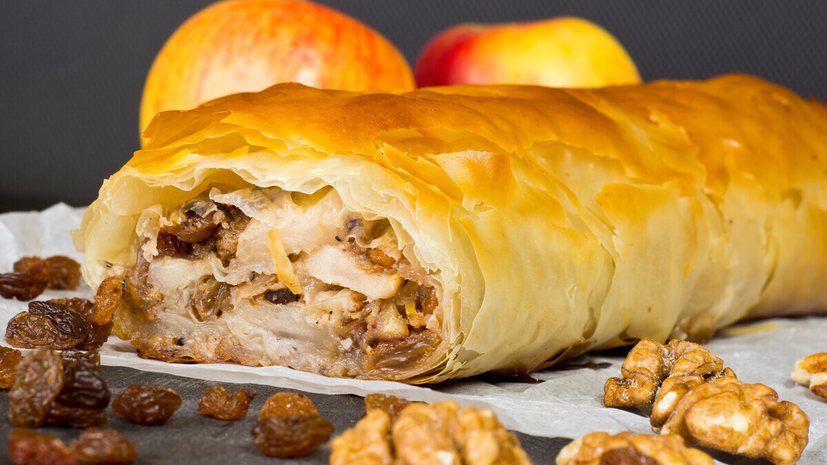 Штрудель по-быстрому: готовлю за 40 минут вместо 2 часов, чтобы скрасить дождливые весенние вечера Штрудель по-быстрому: готовлю за 40 минут вместо 2 часов, чтобы скрасить дождливые весенние вечера