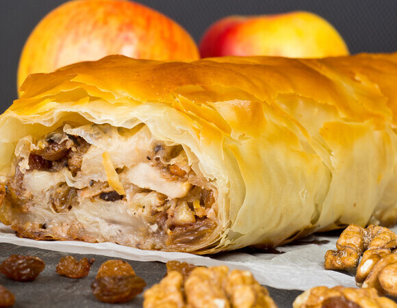 Штрудель по-быстрому: готовлю за 40 минут вместо 2 часов, чтобы скрасить дождливые весенние вечера 