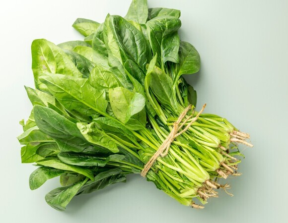 Витамины с риском: диетолог Савенко объяснила, какую зелень не рекомендуется есть при проблемах с суставами