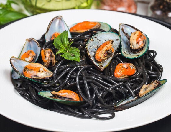 Черные макароны: шеф объяснил, как разукрасить будничный гарнир в домашних условиях 