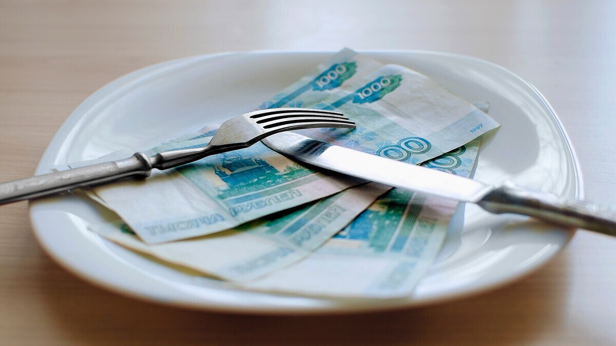 Раньше на водку, теперь на чай: лингвисты СПбГУ объяснили, как появилось слово "чаевые"