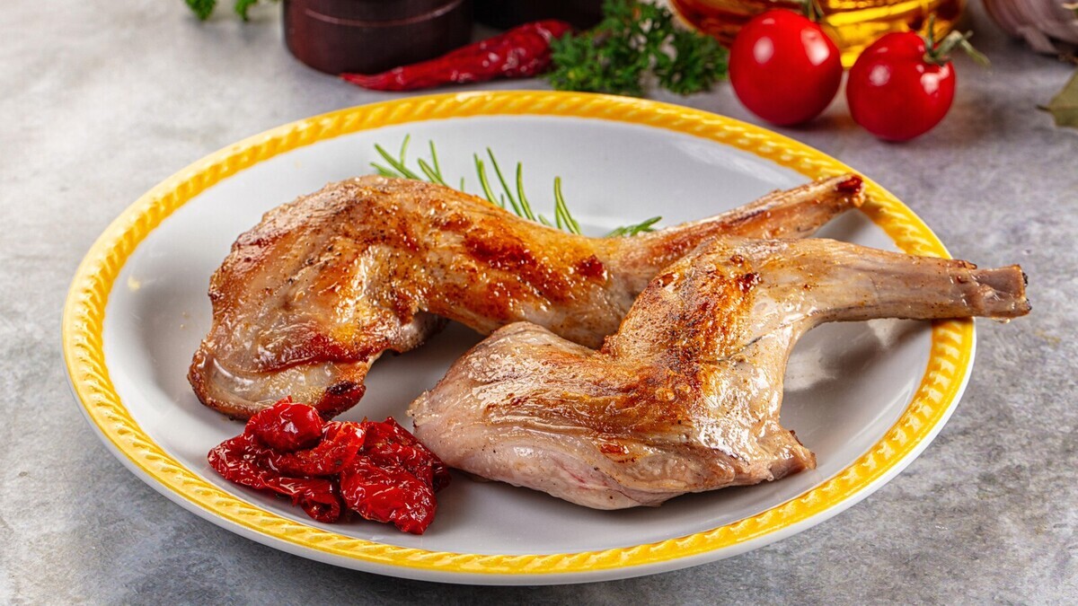 Нежно-розовое — обязательно: россиянам объяснили, как выбрать отличную крольчатину и приготовить из нее шашлык