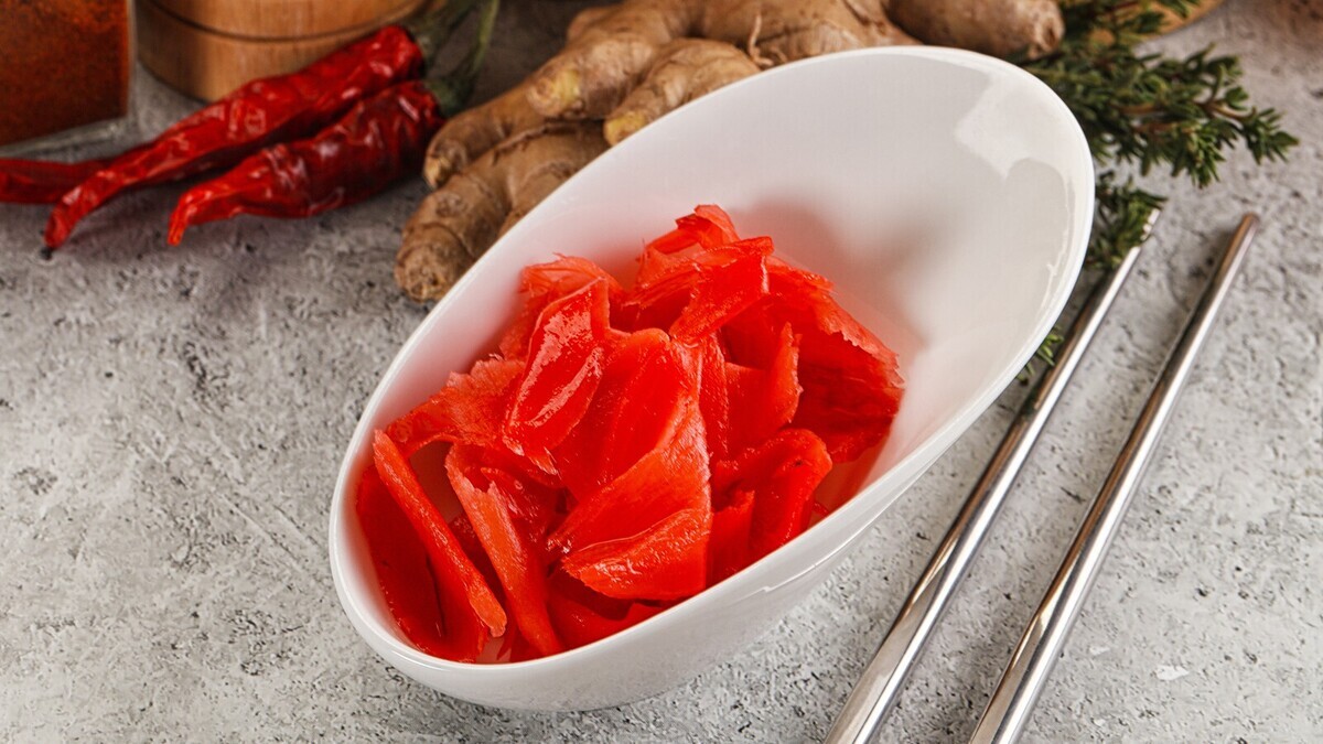 Розовый имбирь как в суши-баре: шеф раскрыл его "секрет за копейки"