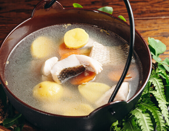 Добавляю один неожиданный ингредиент — и уха в казане получается прозрачной, как слеза