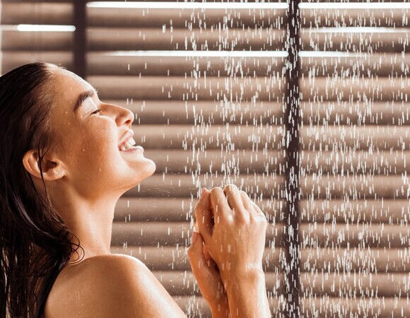 Контрастный душ: пошаговая инструкция от врача-хирурга — с чего начать и как не навредить