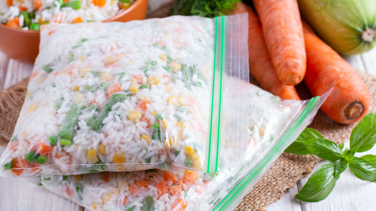 Замораживают ли крупы? Эксперт РОСБИОТЕХа ответила, когда это — единственный способ спасти продукт