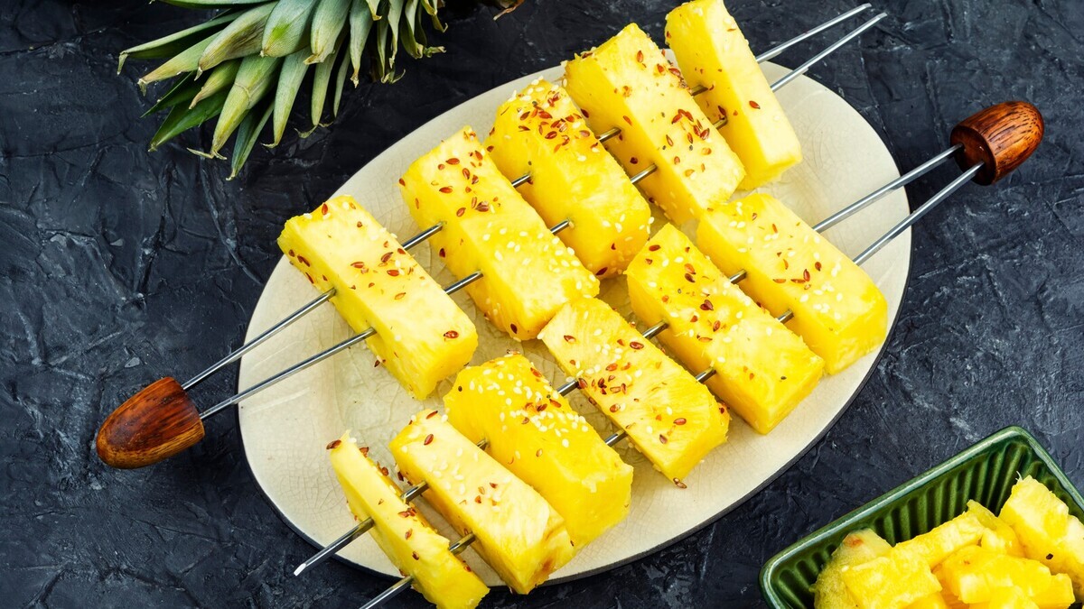 Хватит уже шашлыка: шеф Прокофьев назвал продукты, которые стоит срочно попробовать пожарить на мангале